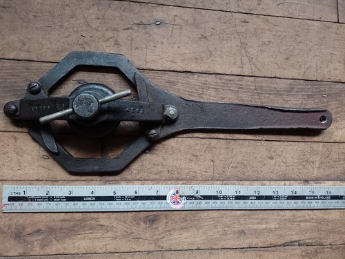 Vintage rolls royce wheel hub - vintage,